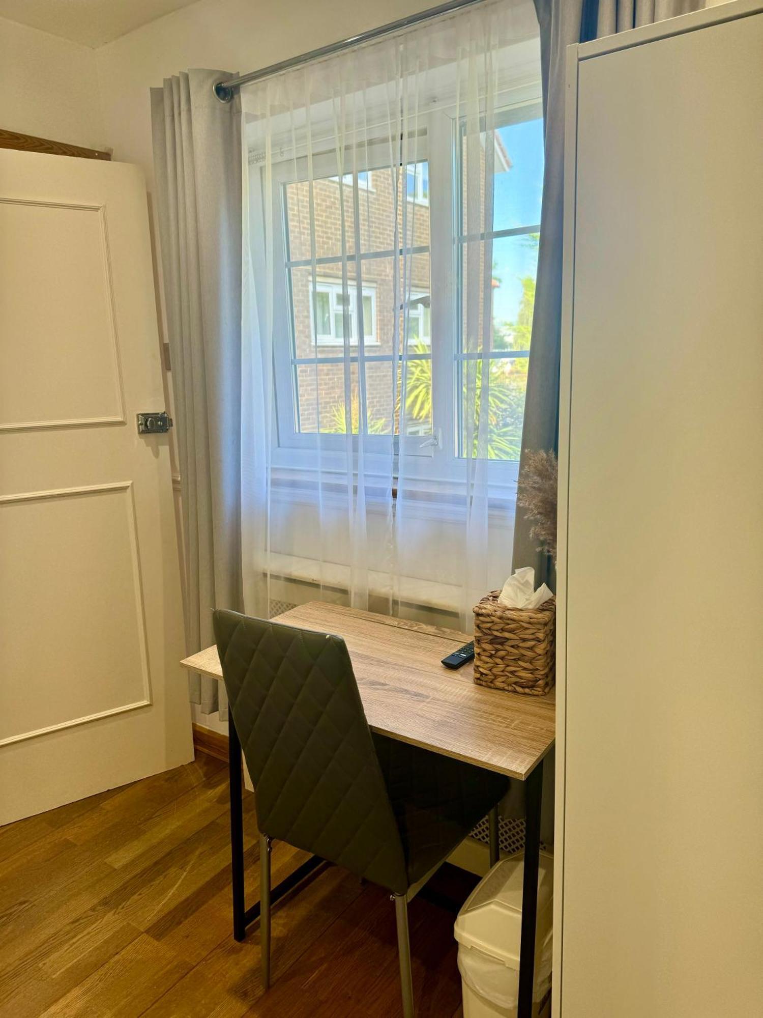 Cosy Single Room For One Person 布罗姆利 外观 照片